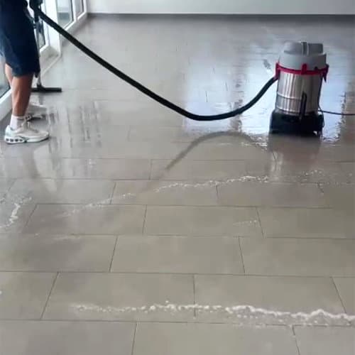 Fliesenboden nasssaugen
